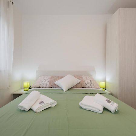 Apartments Mare Trogir Kamer foto