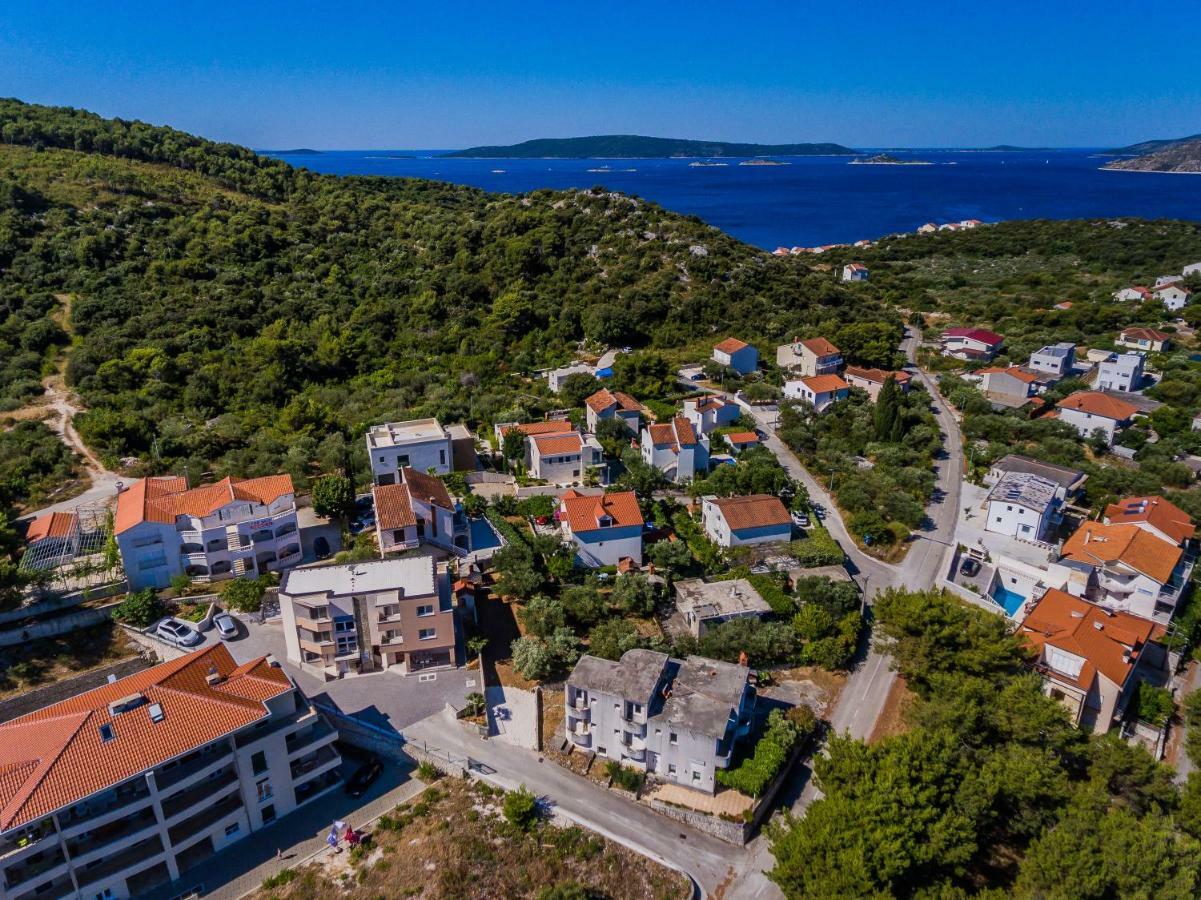 Apartments Mare Trogir Buitenkant foto