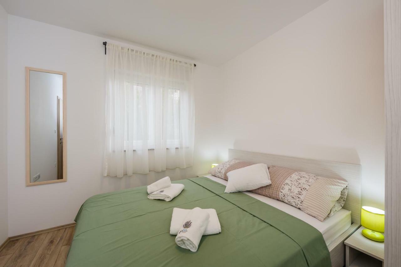 Apartments Mare Trogir Kamer foto