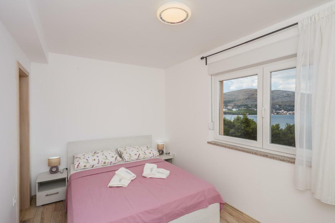 Apartments Mare Trogir Buitenkant foto