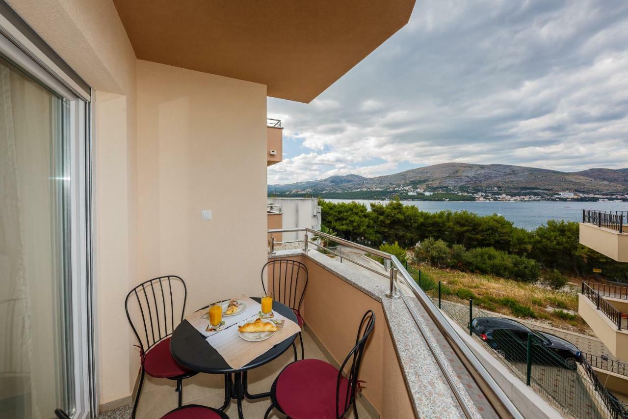 Apartments Mare Trogir Buitenkant foto