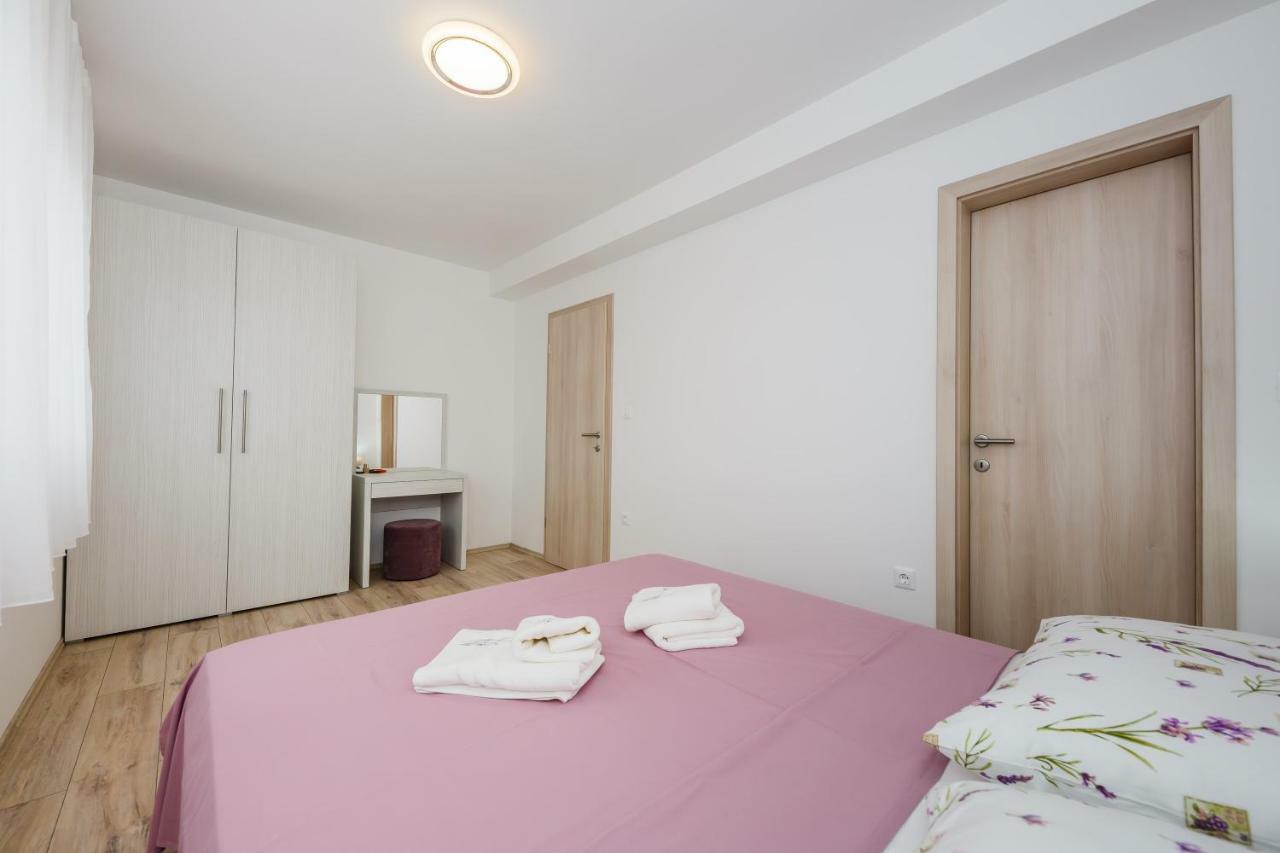 Apartments Mare Trogir Buitenkant foto
