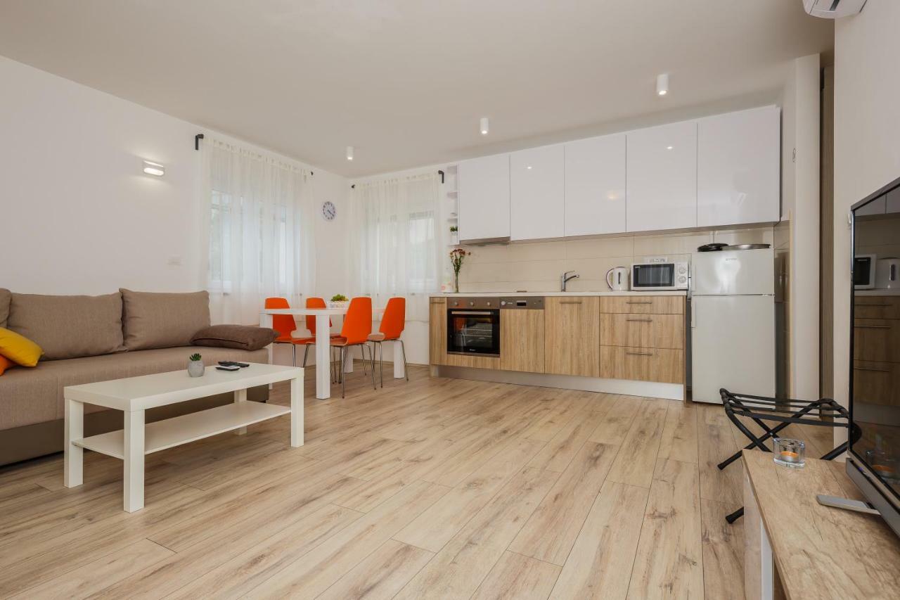 Apartments Mare Trogir Buitenkant foto