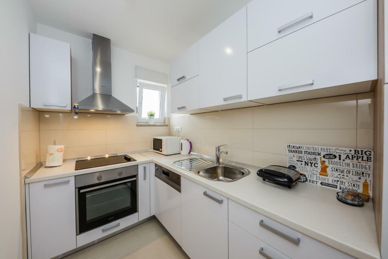 Apartments Mare Trogir Buitenkant foto