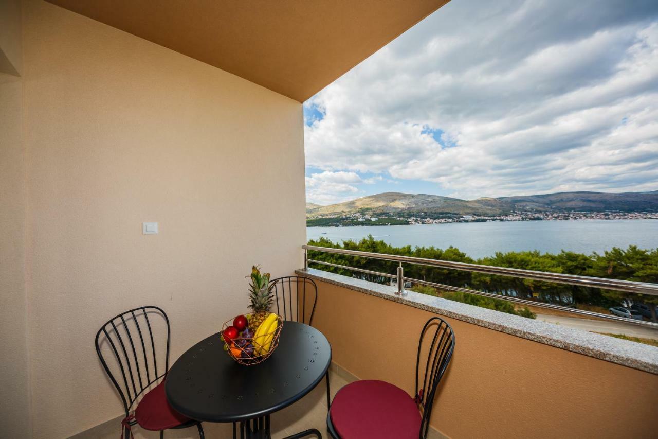 Apartments Mare Trogir Buitenkant foto