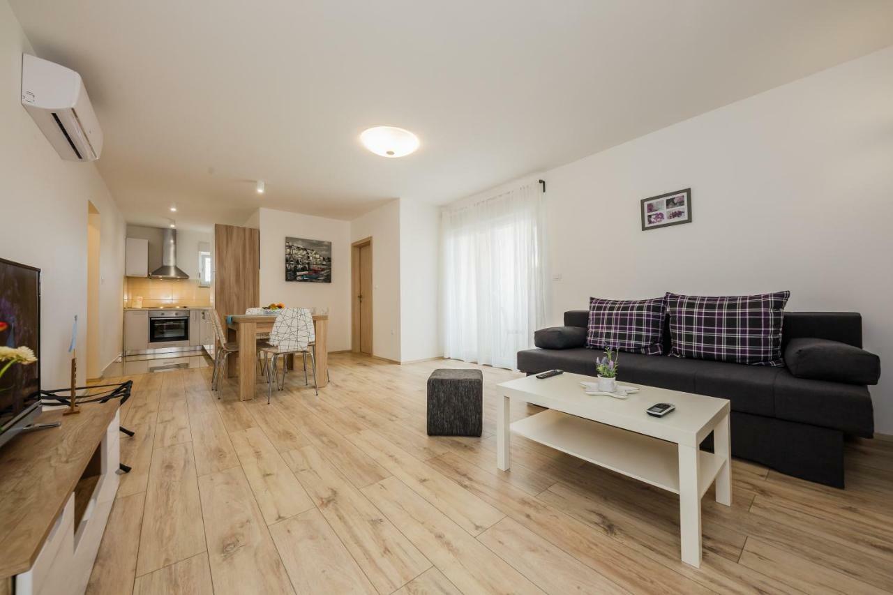 Apartments Mare Trogir Buitenkant foto