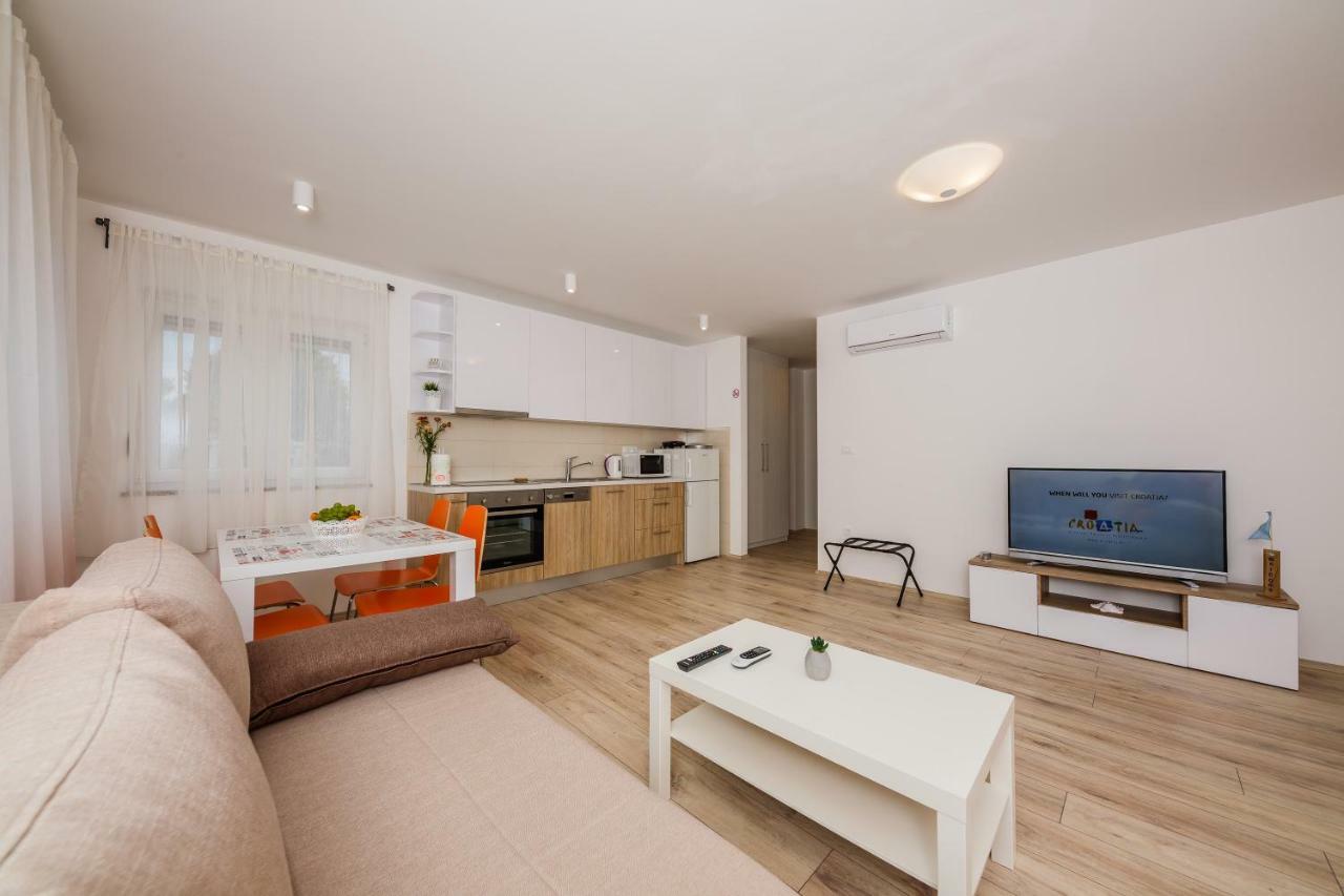 Apartments Mare Trogir Buitenkant foto