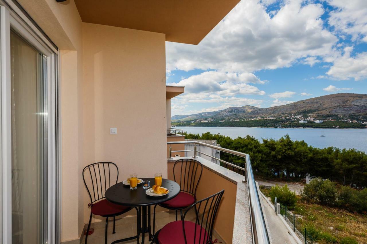 Apartments Mare Trogir Buitenkant foto