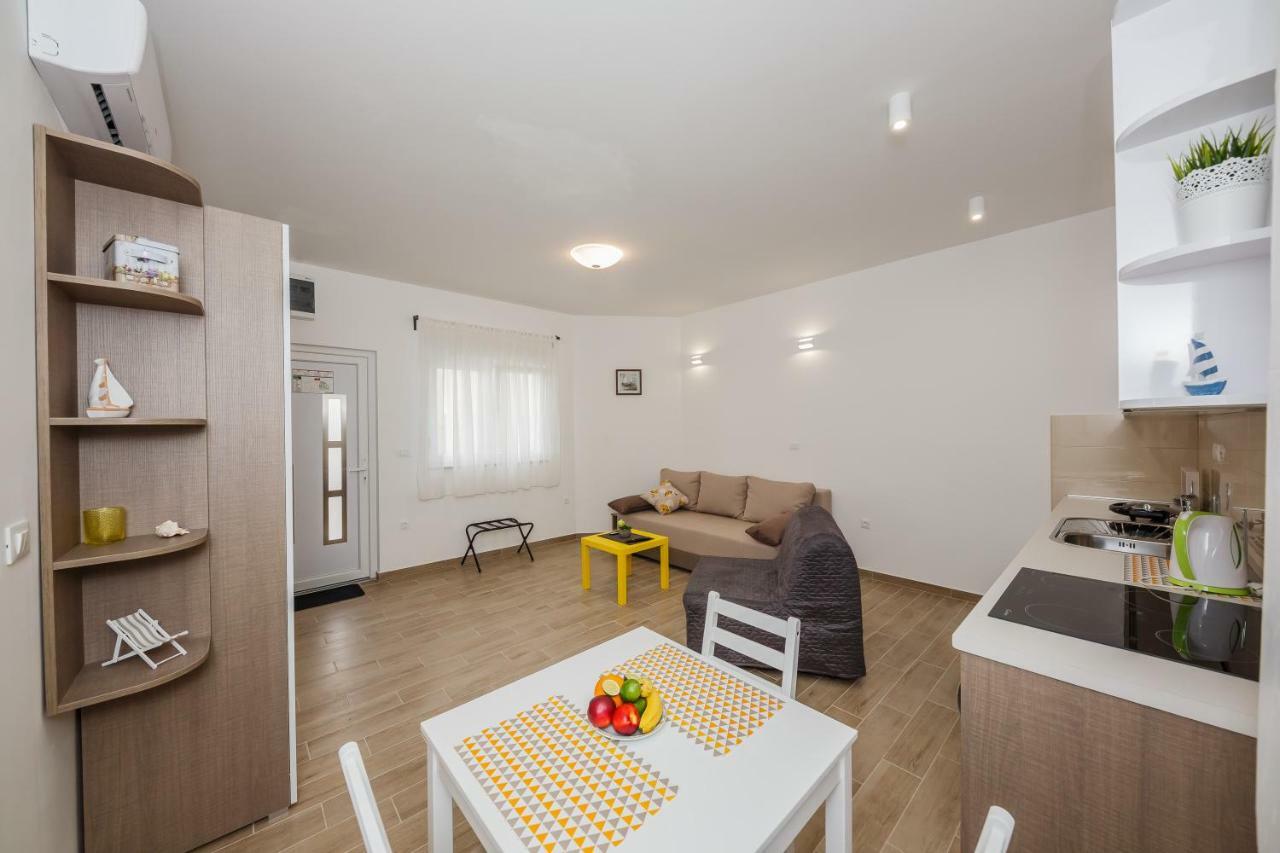 Apartments Mare Trogir Buitenkant foto