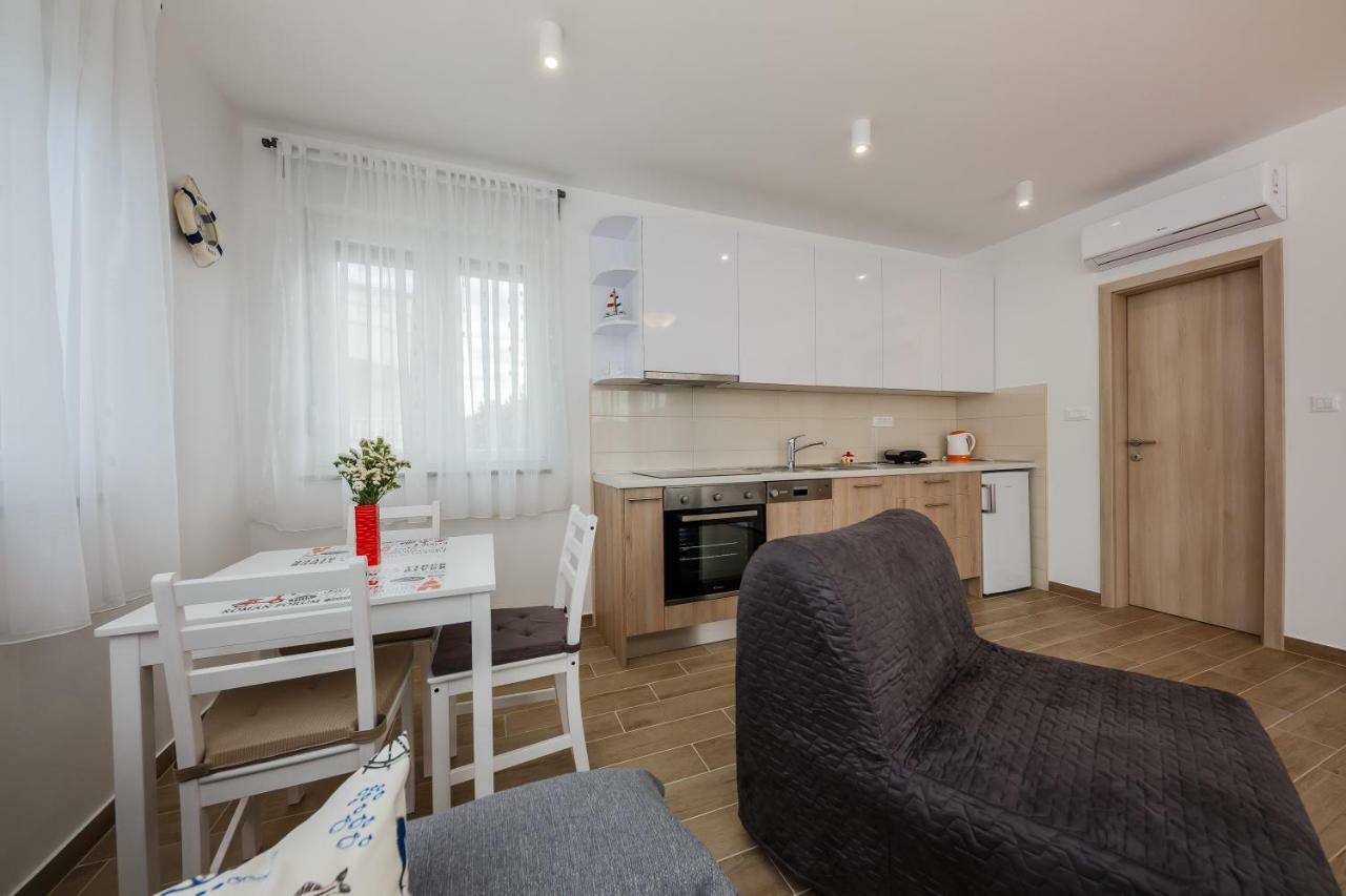 Apartments Mare Trogir Buitenkant foto